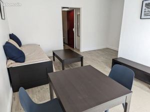 Studio 1 pièce 28 m² + cave + parking