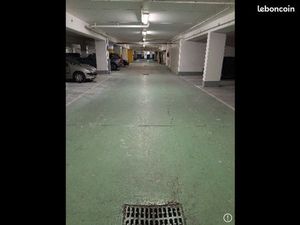 Place de parking grand format accès large rampe Paris 14 bd brune