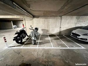 Place de moto proche gare