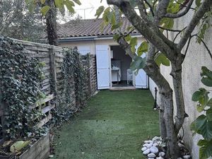 Petit studio 30m² avec Jardin 90m² et place de parking sur Saint-André-de-Cubzac proche A1