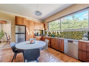 Maison à vendre à Arles avec piscine et grand garage