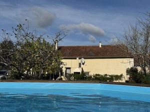 Belle maison avec jardin et piscine