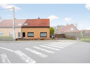 Huis te koop in Woumen met 4 slaapkamers