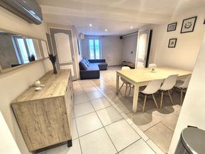 Location appartement 3 pièces 77 m² à Saint-Martin-de-Pallières (83560)