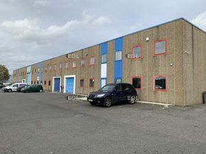 A LOUER : Local d'activités de 660 m²