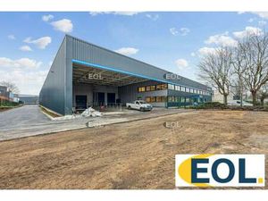 A louer immeuble indépendant réhabilité d'activité/stockage avec des bureaux d'accompagnem