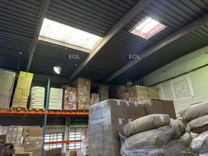 A vendre - entrepôt de 2 366 m²