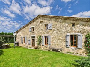 Authenticité et charme pour cette superbe maison en pierre près de Duras