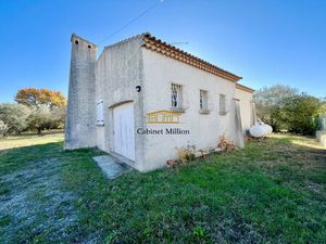 Maison avec terrain de 2400 m²