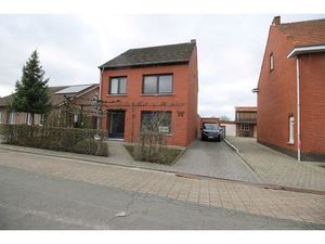 Een recent gerenoveerde woning met 3 slaapkamers  terras en garage.