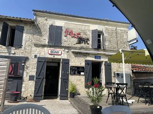 Vente local commercial 172m2 Bignay 17400 - 81000 € - Surface Privée