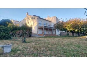 Le Boulou  Villa 4 faces type F8  200 m2 habitables sur 2880 m2 arborés.