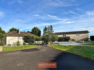 Authentique maison Landaise en pierre avec piscine couverte  dépendances et jardin