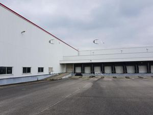 Villefontaine (38) - A louer / A vendre - Entrepôt avec bureaux de 8 357 m²