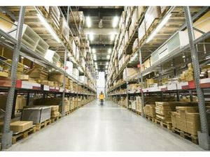 A LOUER - Entrepôt avec bureaux de 3 453 m² à Lognes (77)