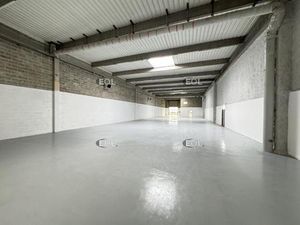 A LOUER - Locaux d'activité de 880 m²