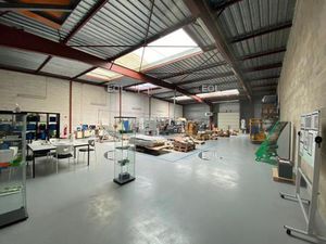 A louer bâtiment indépendant à SAINT PIERRE DU PERRAY (91)