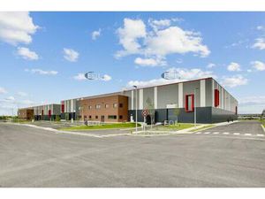 A louer - bâtiment d'activité de 3 925 m² divisibles