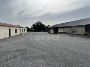 Local professionnel à vendre SAINTES 8 pièce(s) 945m2 318 000€