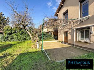 Maison divisée en 3 appartements avec Jardin - La Plaine Santy