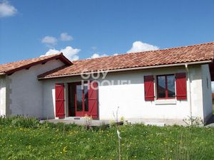 Maison de 2010   grand terrain  grand garage et chalet indépendant