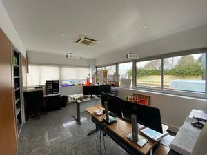 A louer bâtiment indépendant d'activité avec quais