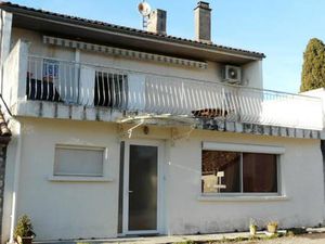Maison dans hameau avec terrasse