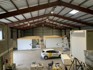 A LOUER - Bâtiment indépendant de 2 110m² sur 13 000m² de terrain - Ennery (95)