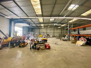 Bâtiment indépendant en façade de l'axe principal du Pole d'Activités