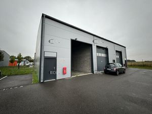 Local d'activités avec bureaux neuf de 142m² à louer  Combs la Ville (77) - EOL
