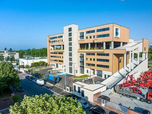 A LOUER : Locaux d'activités en étage