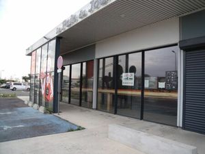 Location local commercial 376m2 Perpignan 66000 - 4100 € - Surface Privée
