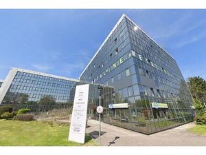Bureaux à vendre à Nanterre avec accès rapide à La Défense