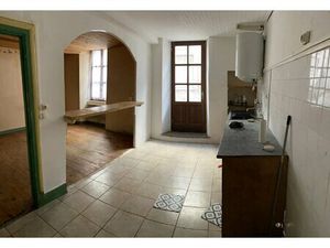 Appartement T2  cour  dépendance et cave