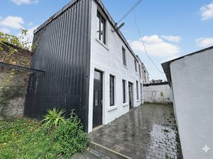 Maison à vendre avec terrasse et 2 chambres   Marcinelle (VBD61832)