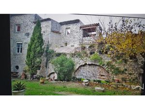 Vente propriété 7 pièces 300 m² à La Garde-Adhémar (26700)  550 000 €