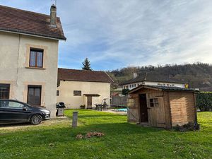 Maison de famille avec dépendances  piscine sur grande parcelle plate et arborée