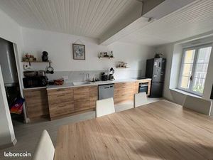 MAISON MEUBLÉE 110 m² – 3 CHAMBRES – PROXIMITÉ ÉCOLES & COMMERCES – VIHIERS