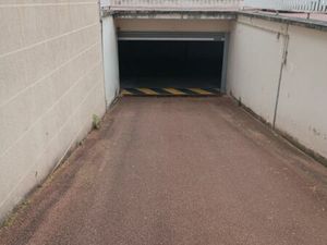 GARAGE fermé dans sous sol immeuble PERRACHE