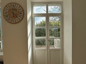 Vivre un instant le château  grande terrasse proche des douanes de Genève