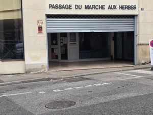 Vente commerce 1 pièce 16 m² Compiègne (60200)