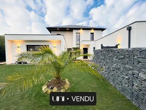 Maison T5 de 162 m² sur terrain de 517 m² - Periers-Sur-Le-Dan