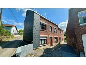 Agréable maison avec cours et garage à Queue du Bois