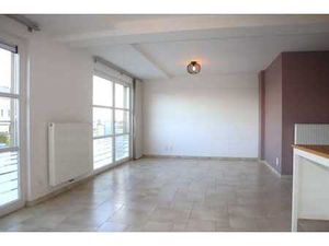 Appartement (88m²) de 2012  2ch  garage (21m²)  cave.