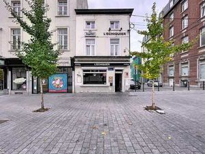 Bel immeuble mixte avec rez commercial et deux appartements