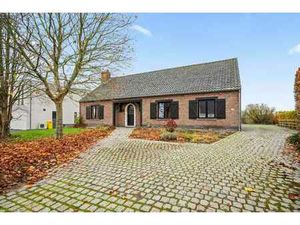 Charmante maison familiale avec trois chambres et un garage…