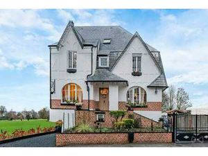 Maison de maître rénovée à Bavay ( France )