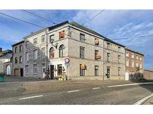 A deux pas du centre-ville: bel immeuble de rapport avec bon