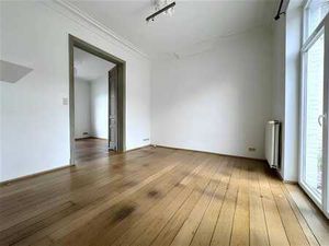 Appartement 1 Chambre en face de la Meuse avec cour