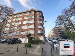 RARE ! GRAND GARAGE AVEC DOUBLE EMPLACEMENT EXTERIEUR